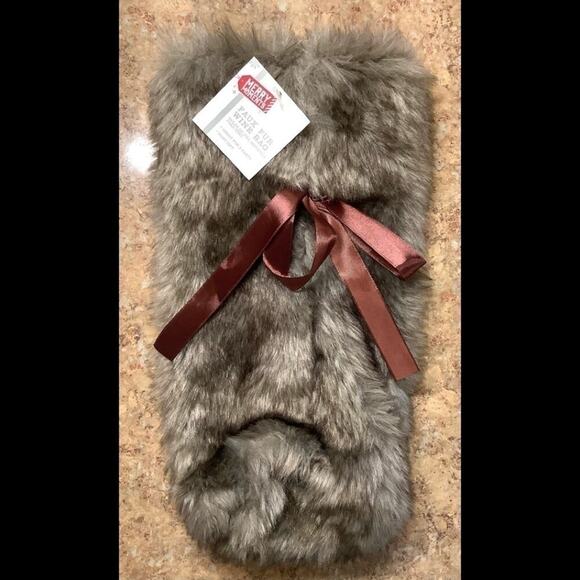 Merry moments faux fur wine gift bag NWT - Picture 1 of 2